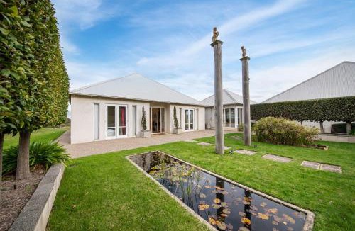 Shoreham House | Shoreham Homestead Walk to Vineyards