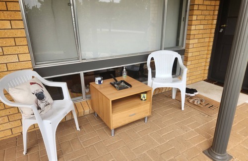 Griffith House | Short term stay perfect for the business traveller Pet friendly