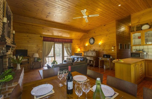Pokolbin Cottage | Silky Oak Cottage & Studio - Delightful country cottage along popular Hermitage Rd
