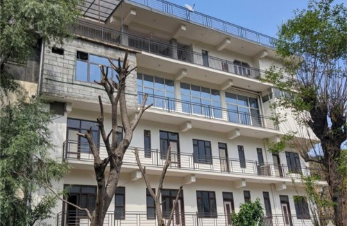 Mandi Hotel | Silver oak Hotel and Restaurant