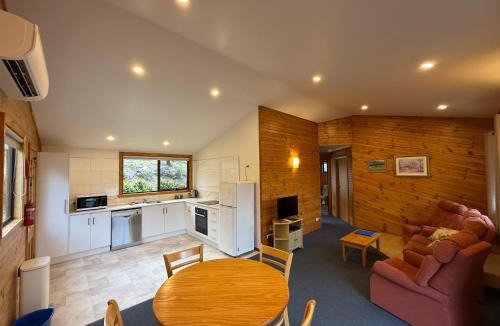 Claude Road Cabin | Silver Ridge Retreat