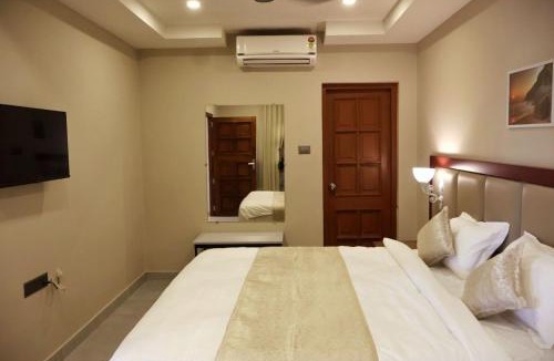 Kumbalam Apartment | Silver sand Modern 2BHK Stay Near Lakeshore Hospital