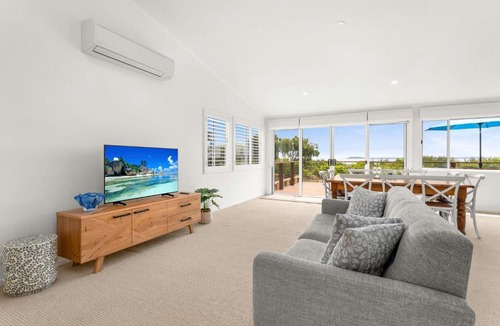 Silverleaves House | SilverTide Retreat