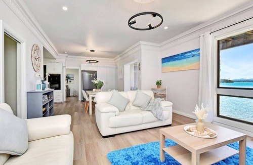 Silverwater House | Silverwater Serenity Shores Absolute Waterfront On The Lake