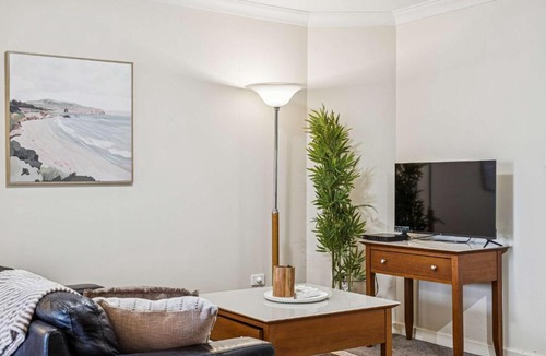 Perth Central Business District Apartment | Simple City Accommodation Near CBD