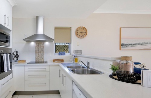 Woodgate Apartment | 'Simplicity' Beach Side Town House 1
