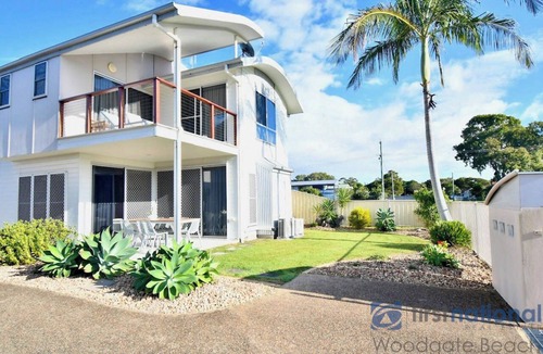 Woodgate Apartment | 'Simplicity' Beach Side Town House 1