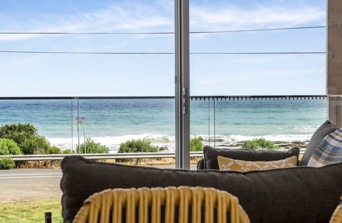 Separation Creek House | Six Degrees - Across the road from the Separation Creek beach