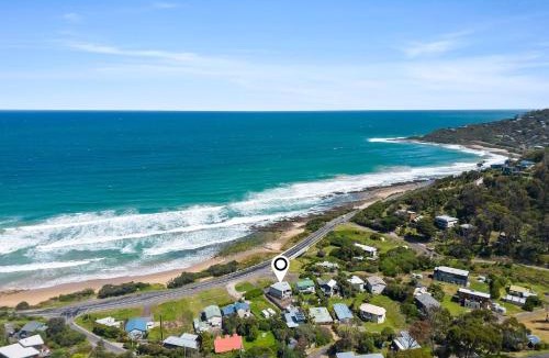 Separation Creek House | Six Degrees - beach across the road