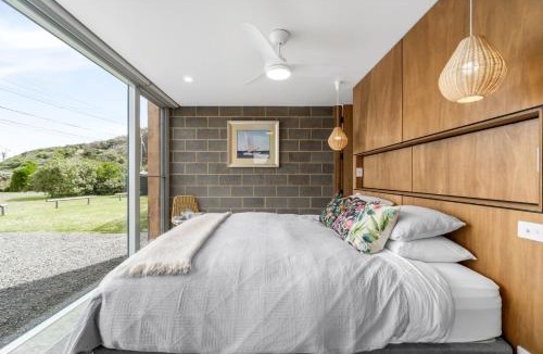 Separation Creek House | Six Degrees - beach across the road