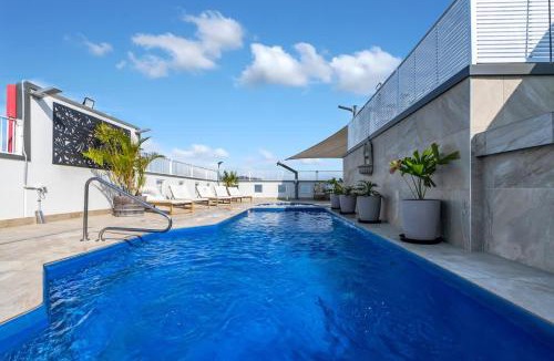 Cairns Central Business District Apartment | Sky and Peak - Adjacent Units in Central Cairns