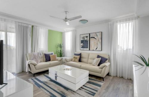 Cairns Central Business District Apartment | Sky and Peak - Adjacent Units in Central Cairns