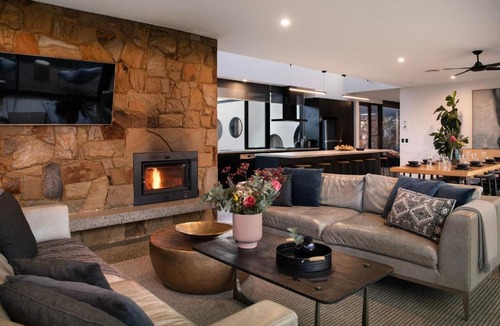 Mount Franklin House | Sky High- iconic ridge-top retreat