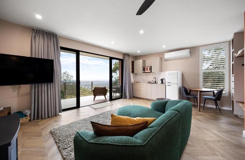 Belair Apartment | Sky Suite - A Panoramic Designer Studio in the Hills
