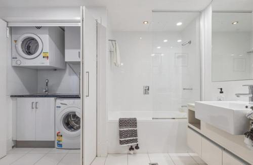 Brisbane Central Business District Apartment | Skyline hosted by AAB