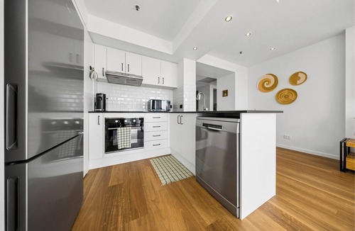 Surfers Paradise Apartment | Skyline & Ocean View Retreat - GC 1303