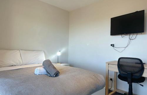 Lindisfarne Apartment | Skyline Serenity Lower - Close to city and airport