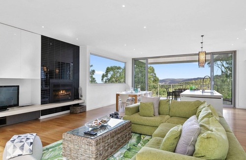 Lorne House | Skyline - Serenity, Space And Free Wi-Fi
