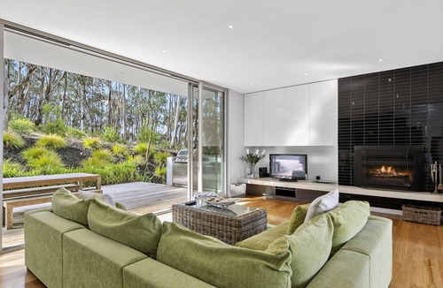 Lorne House | Skyline - Serenity, Space And Free Wi-Fi