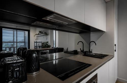 Cremorne Apartment | Skyline Suites - Cosy Retro Retreat, Walk to MCG