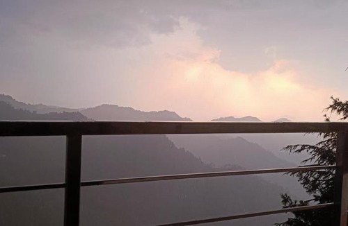 Shimla Apartment | Skyline View mountain Home