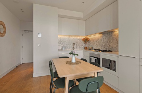 Box Hill Apartment | Skyview Retreat Whitehorse Tower