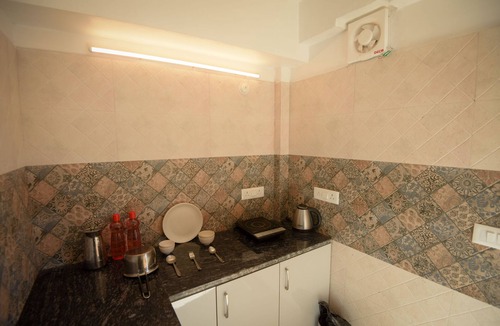 The Mall Road Condo | Slane Castle - 2 BHK w/King Bed, Parking, Bonfire