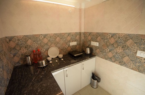 The Mall Road Condo | Slane Castle - 2 BHK w/King Bed, Parking, Bonfire