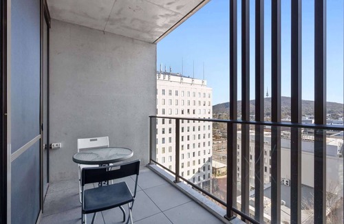 City West Apartment | Sleek 1-Bed Canberra Flat with Gym & Sauna Access