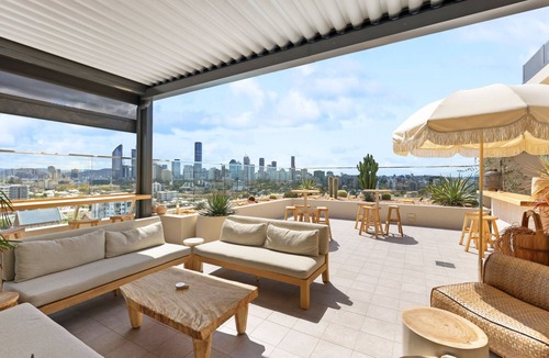 Kangaroo Point Apartment | Sleek 1-Bed With Rooftop Pool & Amazing City Views