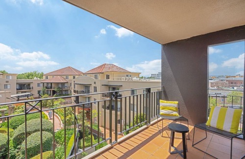Kingston Apartment | Sleek 2-Bed Apartment in Vibrant Kingston