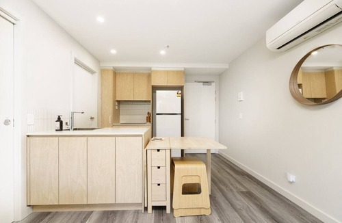 Braddon Apartment | Sleek Braddon Apartment Near Canberra Centre