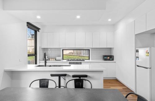 Highton House | Sleek Contemporary Haven Geelong