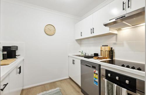 Northbridge Apartment | Sleek Northbridge Getaway
