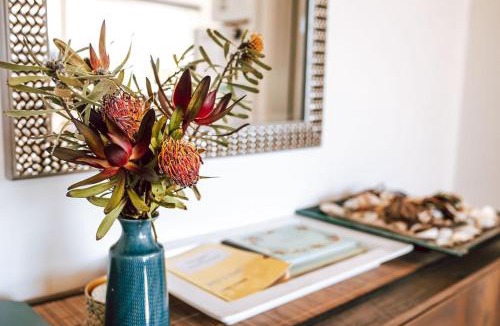 Binalong Bay House | Sloop Cottage - Beachfront - Vibes