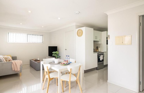 Rocklea Apartment | Smart Suites Self Check-in Apartments - Darnley St