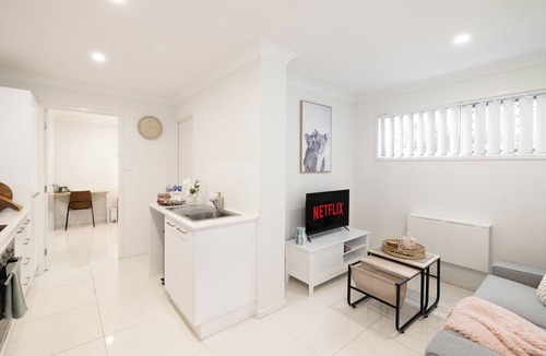 Rocklea Apartment | Smart Suites Self Check-in Apartments - 14A Freney