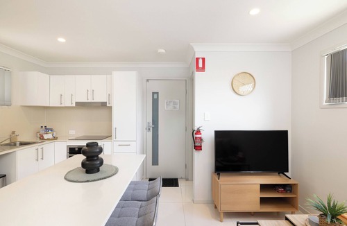 Rocklea Apartment | Smart Suites Self Check-in Apartments - 14A Freney