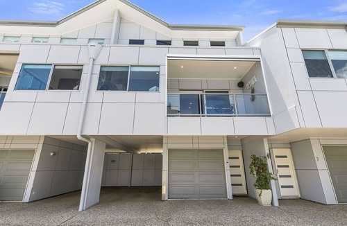 Bellara Apartment | Smooth Sailing
