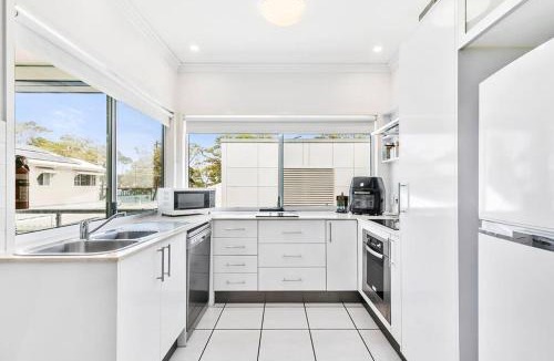 Bellara Apartment | Smooth Sailing -Modern 2 bedroom apartment!