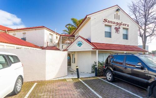 Victor Harbor Apartment | Smugglers 9 - Poolside in the Heart of Victor Harbor