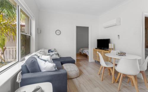 Victor Harbor Apartment | Smugglers 9 - Poolside in the Heart of Victor Harbor
