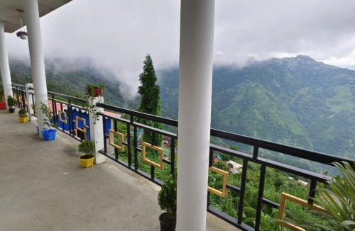 Lebong and Mineral Spring Tea Garden House | Snow View Homestay Dawaipani By StayApart