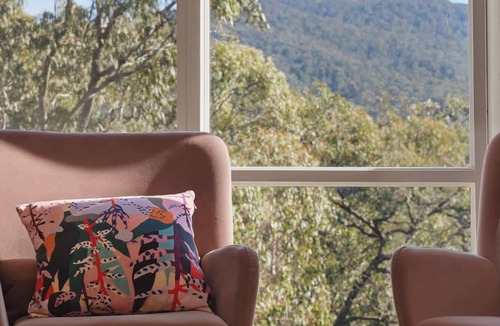 Canobolas House | SnowGums - Peaceful Retreat - 4Bed, 3Bath &Firepit