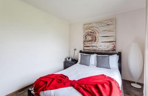 Dromana House | Solander's Retro Residence - Group Stay by the Beach