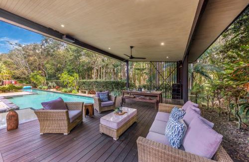 Twin Waters House | Solterra- Luxury 25m Pool, Spa & Private Acreage Mudjimba - 5min Airport