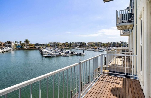 Patterson Lakes House | Sophisticated Waterfront Haven Views & Parking