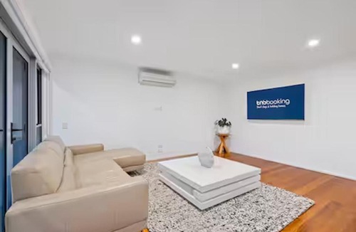 Sorrento House | Sorrento Waterfront Retreat & Pool