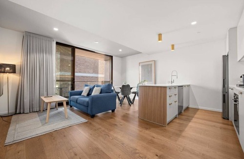 Braddon Apartment | South-Facing 1BR In Heart Of Braddon w/Parking!