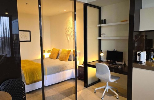 South Yarra Apartment | South Yarra Style - Smart 1bed with parking